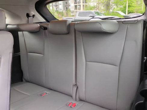 Used 2023 Toyota Highlander XLE image 13