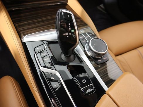 Used 2022 BMW M550i xDrive w/ Premium Package image 65