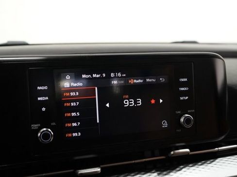 Used 2022 Kia Carnival LX image 26