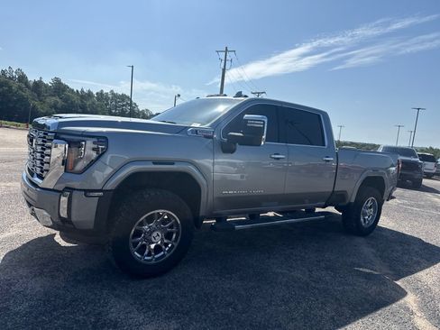 Used 2025 GMC Sierra 2500 Denali w/ Denali Reserve Package AWD/4WD image 4