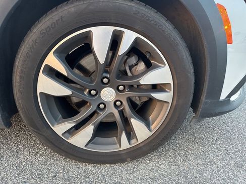 Used 2019 Buick Regal Essence w/ Sights and Sounds Package image 7