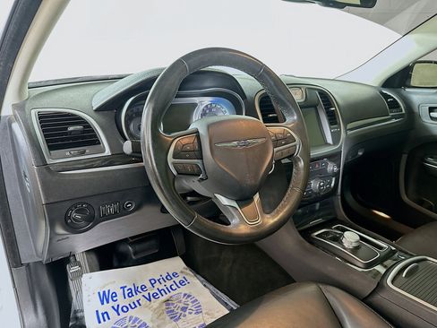 Used 2016 Chrysler 300 Limited image 9