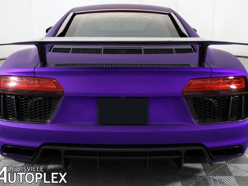 Used 2017 Audi R8 V10 w/ Carbon Exterior Package image 9