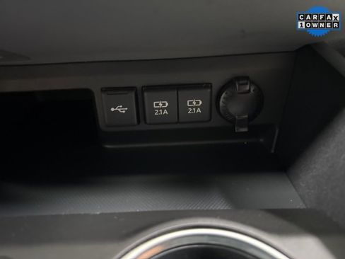 Used 2020 Toyota Highlander LE image 19