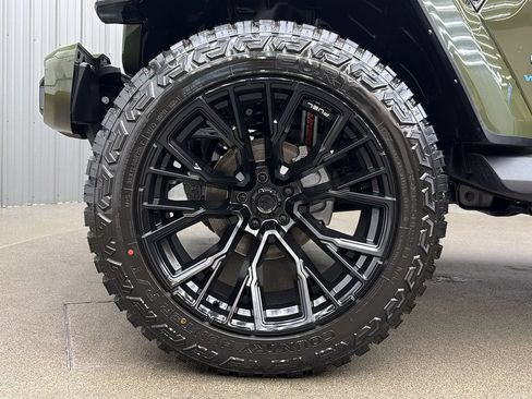 Used 2023 Jeep Wrangler Unlimited Sahara w/ Cold Weather Group AWD/4WD image 9