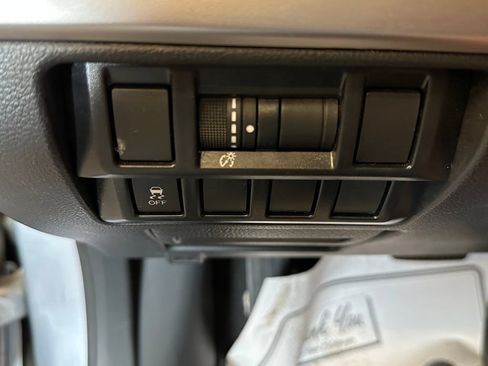Used 2017 Subaru Outback 2.5i Premium AWD/4WD image 17