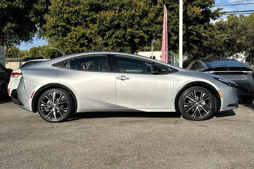 Certified 2025 Toyota Prius XLE FWD image 2