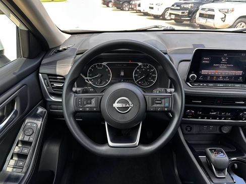 Used 2024 Nissan Rogue SV FWD image 30
