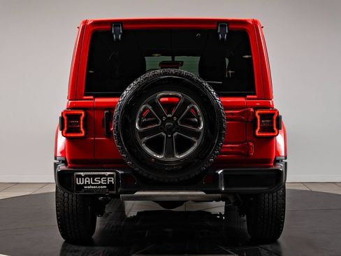 Used 2022 Jeep Wrangler Unlimited Sahara w/ LED Lighting Group AWD/4WD image 7