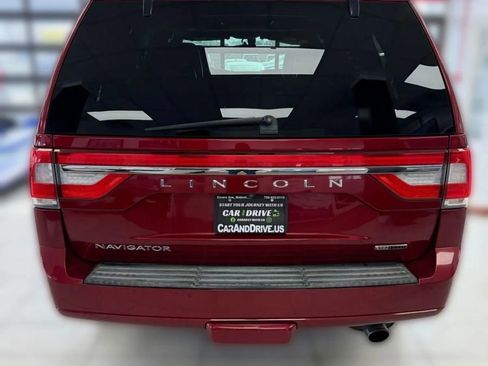 Used 2016 Lincoln Navigator Select image 4