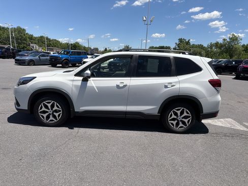 Used 2022 Subaru Forester Premium AWD/4WD image 7