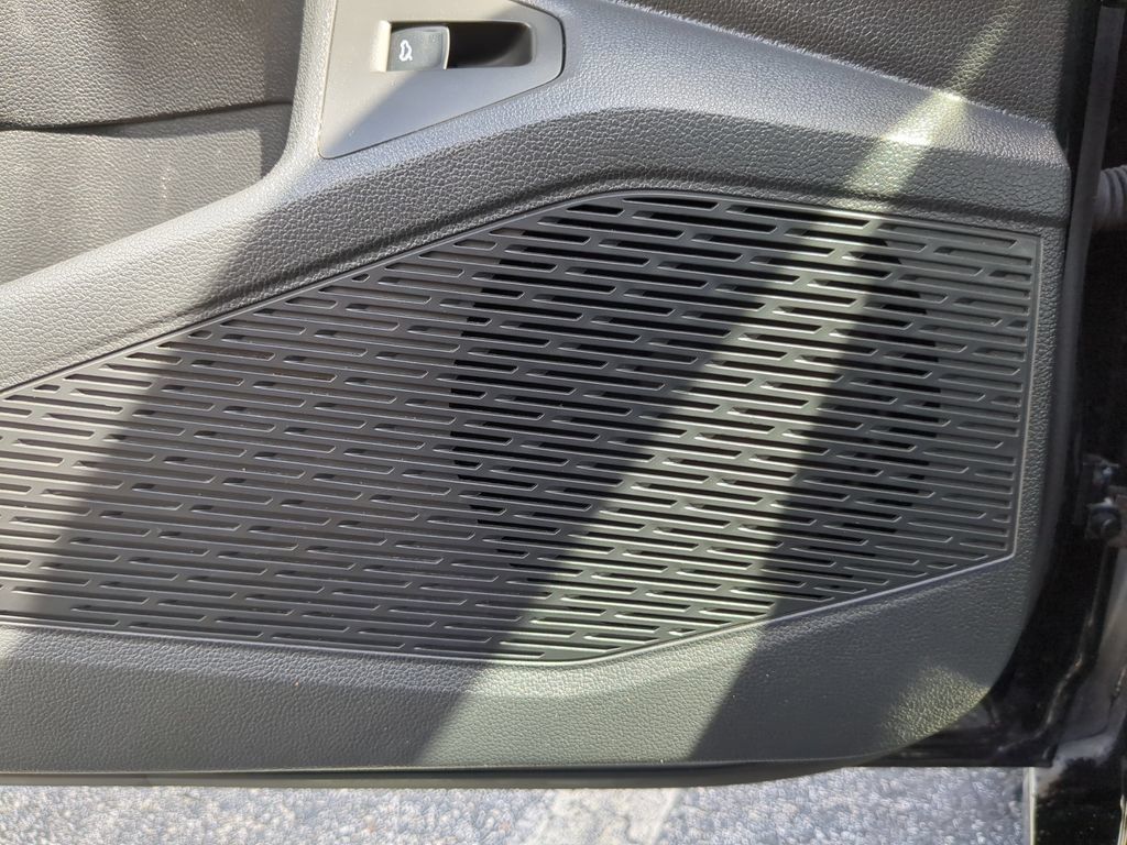 Used 2025 Volkswagen Jetta SE FWD image 18