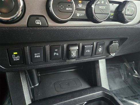 Used 2021 Toyota Tacoma TRD Off-Road w/ Technology Package image 16