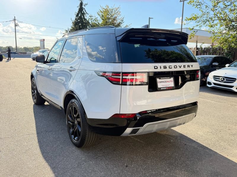 Used 2020 Land Rover Discovery Landmark AWD/4WD image 8