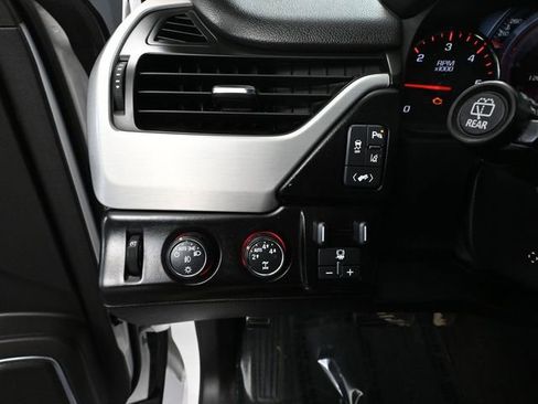 Used 2015 GMC Yukon XL SLT image 33