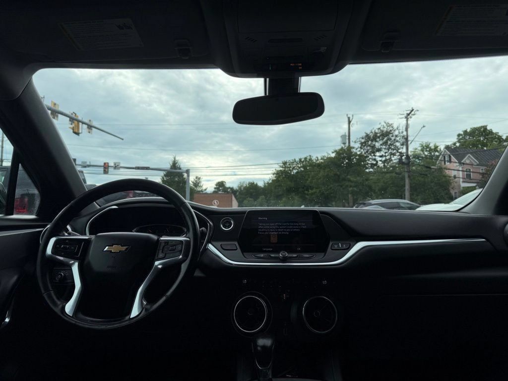 Used 2019 Chevrolet Blazer LT FWD image 11