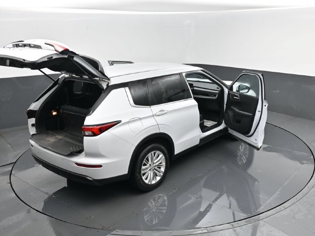 Used 2024 Mitsubishi Outlander ES AWD/4WD image 31