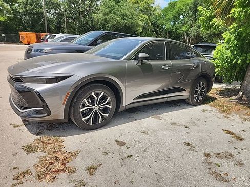 Used 2025 Toyota Crown XLE image 1