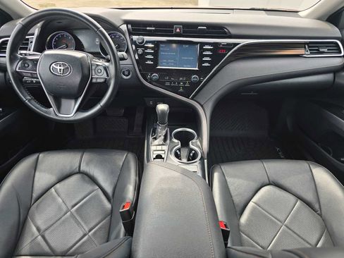 Used 2018 Toyota Camry XLE FWD image 18