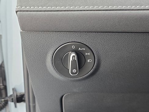 New 2026 Volkswagen Taos SE FWD image 24