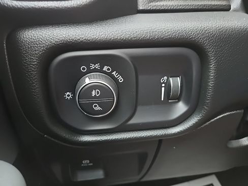 Used 2023 RAM 1500 Big Horn AWD/4WD image 50