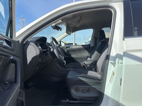 Certified 2023 Volkswagen Tiguan SE image 9