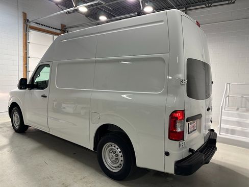 Used 2018 Nissan NV 2500 SV w/ Rear Door Glass Package image 18