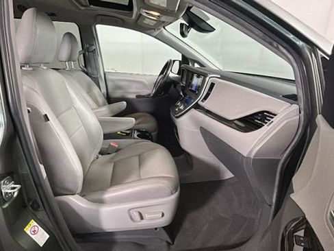 Used 2019 Toyota Sienna XLE FWD image 29