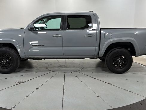 Used 2020 Toyota Tacoma SR5 image 8