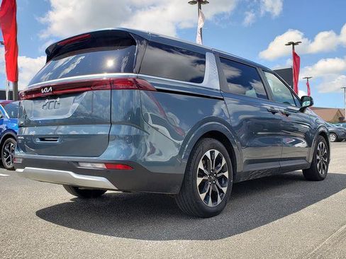 Certified 2024 Kia Carnival EX FWD image 4