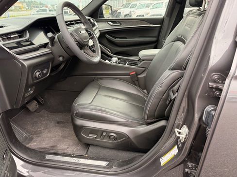 Used 2024 Jeep Grand Cherokee L Overland w/ Trailer Tow Package image 11