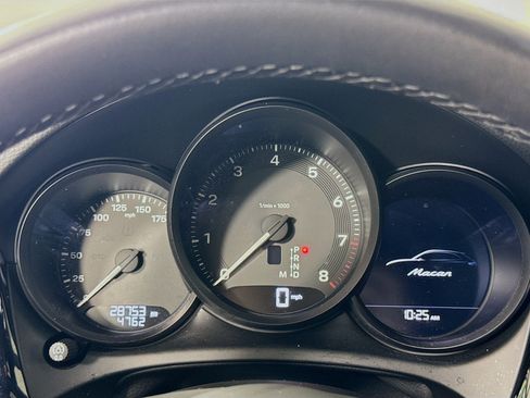 Certified 2023 Porsche Macan Turbo AWD/4WD image 16