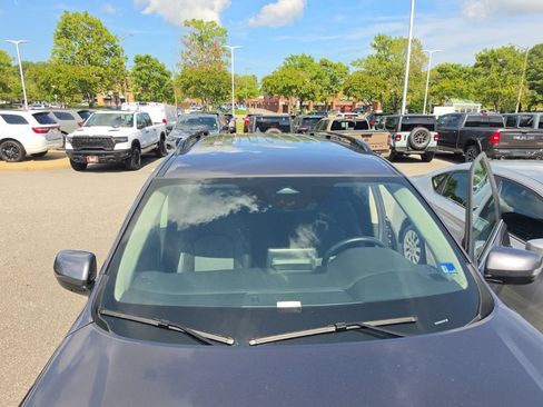 Used 2025 Honda Pilot EX-L image 2