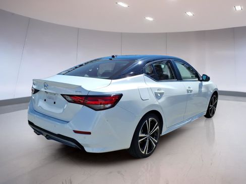 Used 2023 Nissan Sentra SR w/ SR Premium Package FWD image 4