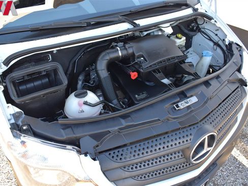 Used 2016 Mercedes-Benz Sprinter 2500 image 26