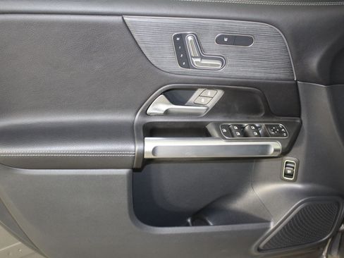 Used 2023 Mercedes-Benz GLB 250 image 12