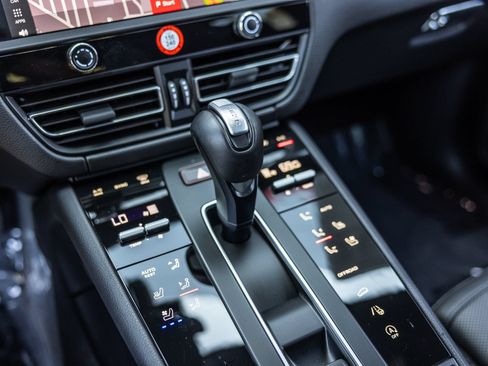 Certified 2026 Porsche Macan AWD/4WD image 20