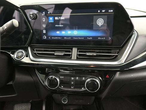 Used 2024 Chevrolet Trax ACTIV w/ Sunroof Package image 13