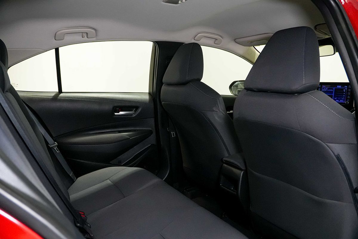 Used 2021 Toyota Corolla LE FWD image 17