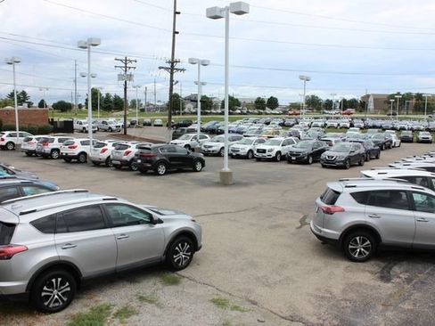 Used 2022 Toyota Highlander XLE FWD image 13