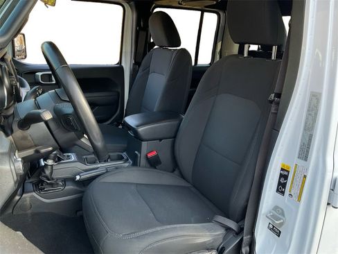 Certified 2022 Jeep Gladiator Willys image 25