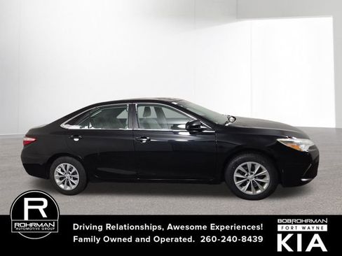 Used 2015 Toyota Camry LE image 5