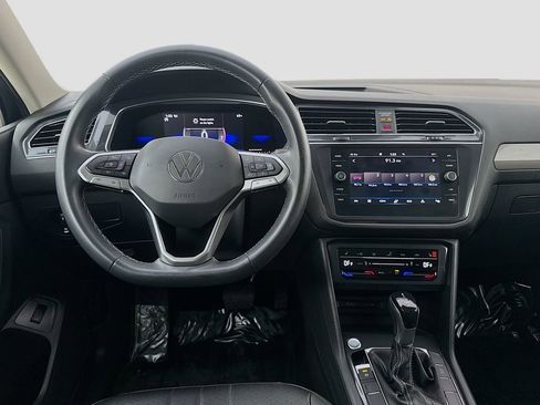 Used 2022 Volkswagen Tiguan SE w/ Panoramic Sunroof Package image 27