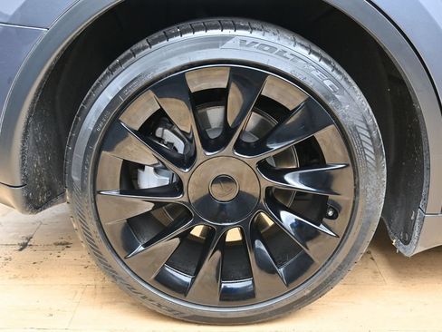 Used 2023 Tesla Model Y Long Range AWD/4WD image 11
