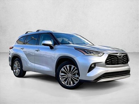 Used 2021 Toyota Highlander Platinum image 12