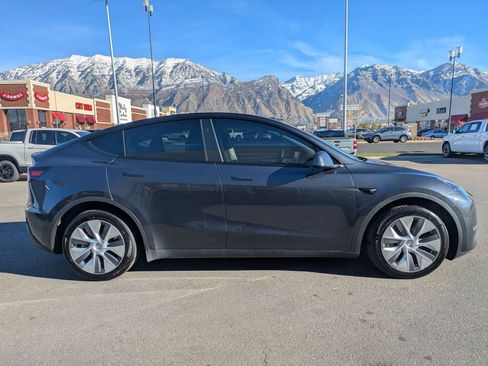 Used 2024 Tesla Model Y Long Range image 2