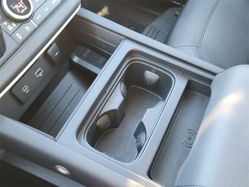 Used 2024 Land Rover Defender 110 S image 15