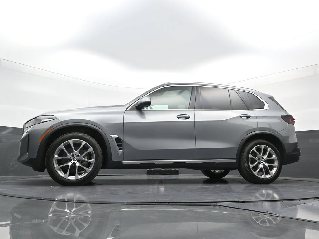 Used 2024 BMW X5 xDrive40i w/ Parking Assistance Package AWD/4WD image 23