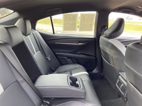 Used 2025 Toyota Camry SE image 20