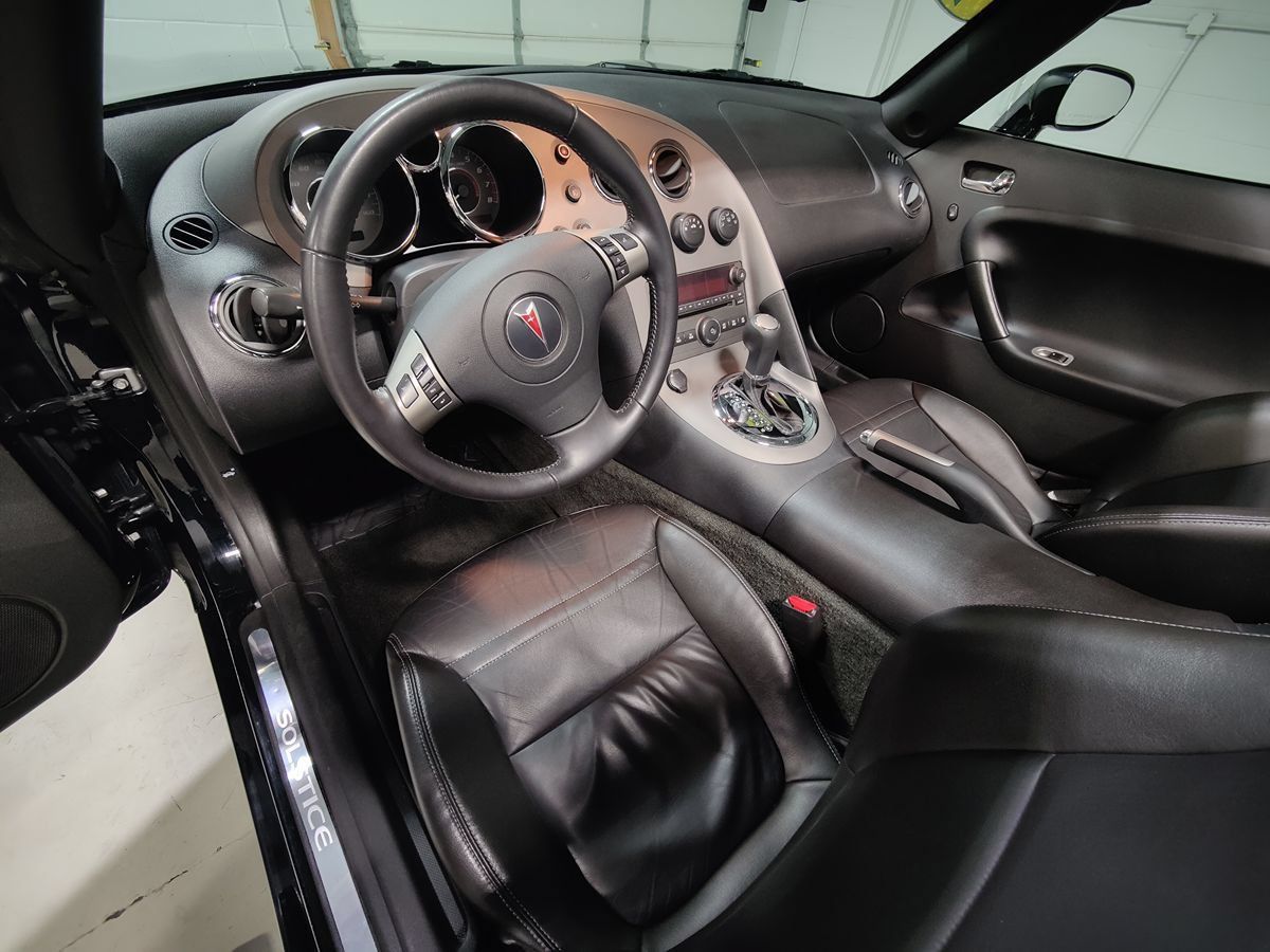Used 2008 Pontiac Solstice GXP w/ Premium Package RWD image 23